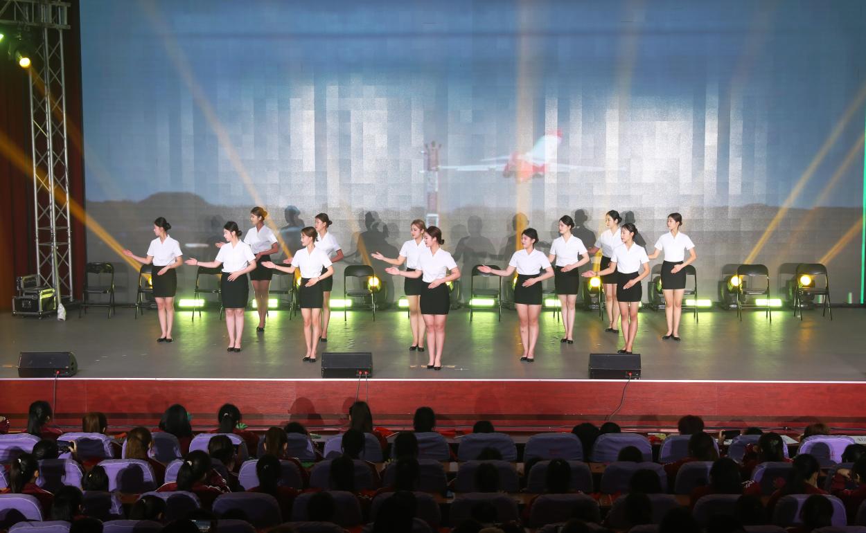 航空服务礼仪精彩展示《我心飞翔》 航空服务礼仪精彩展示《我心飞翔》